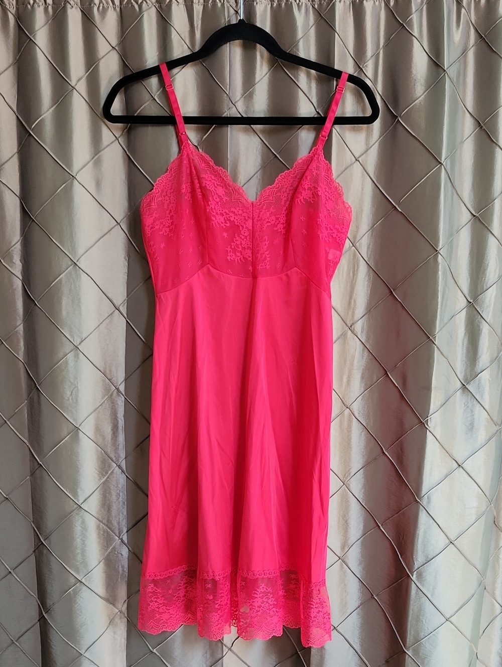 EUC (NWOT?) Vintage Vanity Fair Fitted A-Line Lace Edge Slip / Chemise - Picture 1 of 5